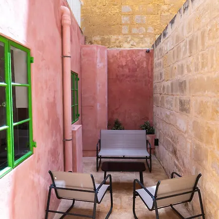 With Lush Yard - Lejlighed Valletta