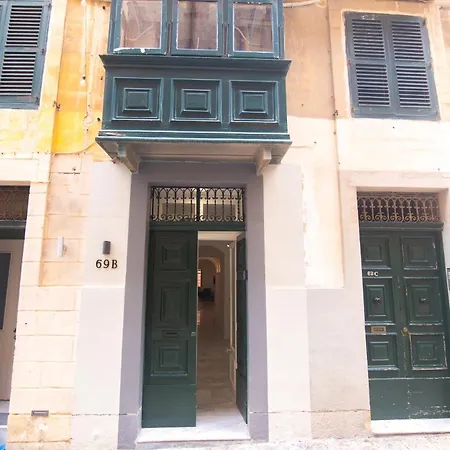 With Lush Yard - * Valletta