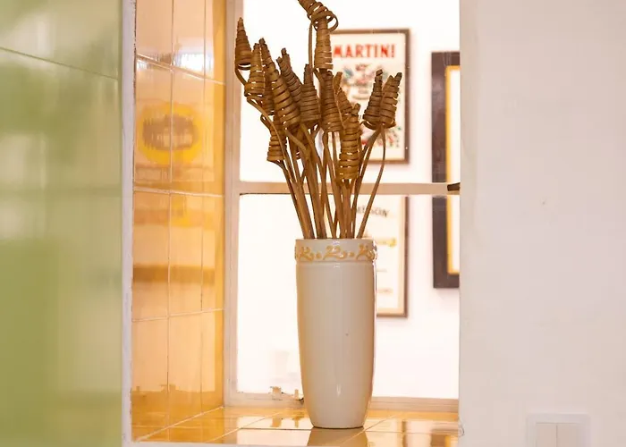 With Lush Yard - Appartement