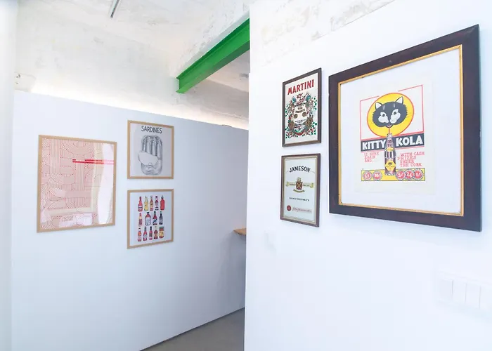 Appartement With Lush Yard - *