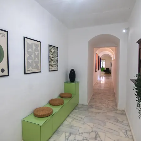 With Lush Yard - 아파트 발레타