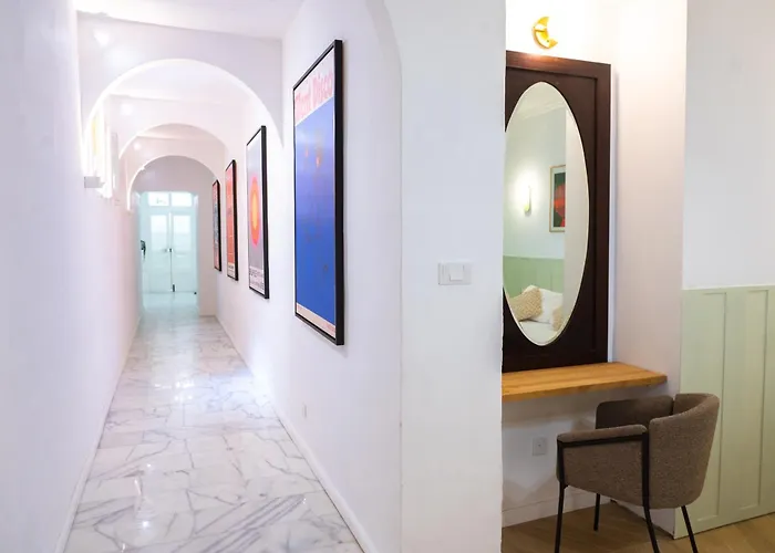 With Lush Yard - Apartment *