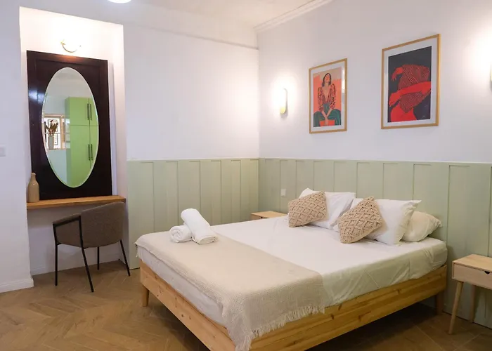 With Lush Yard - La Valletta